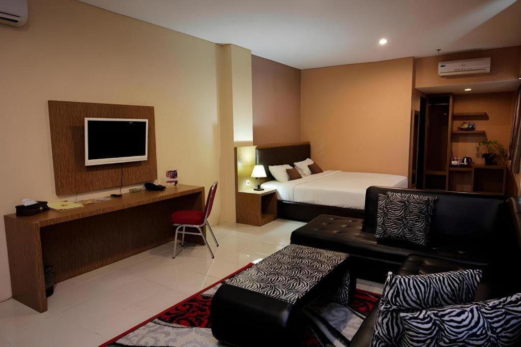Asoka Luxury Hotel Bandar Lampung Exterior foto