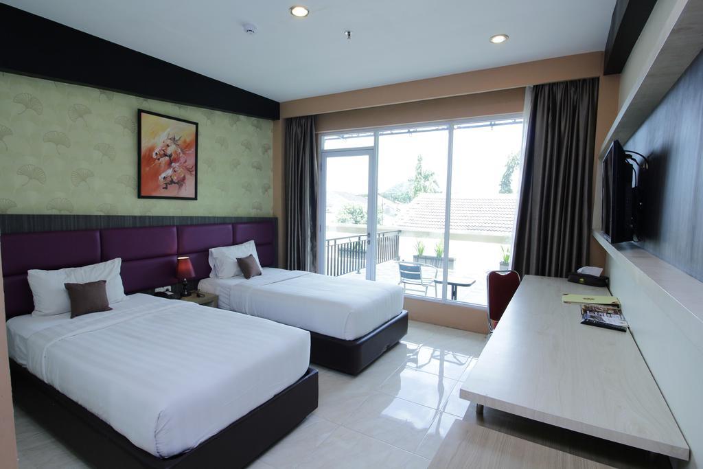 Asoka Luxury Hotel Bandar Lampung Exterior foto